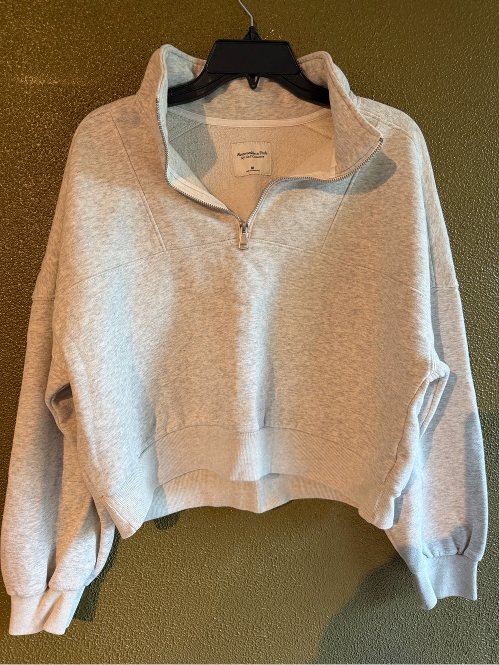 Abercrombie & Fitch Heather Light Gray Cropped Quarter Zip Sweatshirt